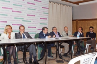 Il tavolo dei consiglieri del Pd alla conferenza stampa